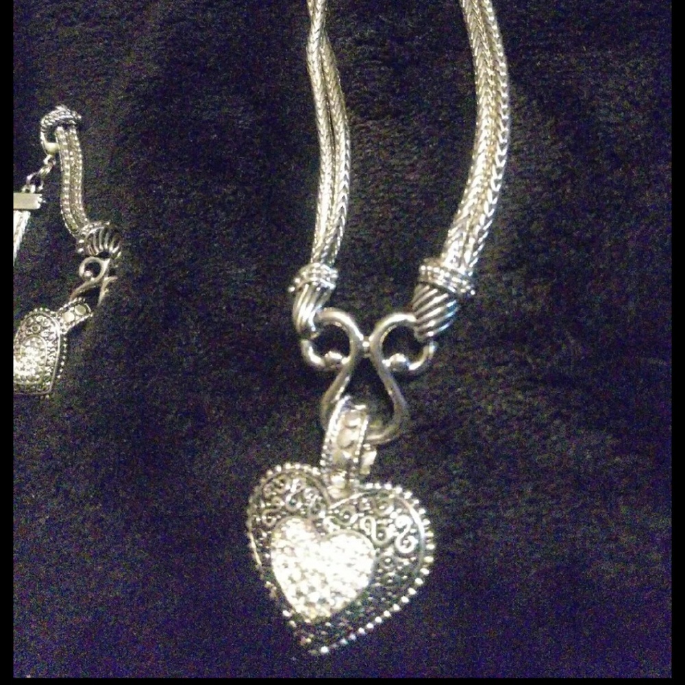 Necklace and bracelet set